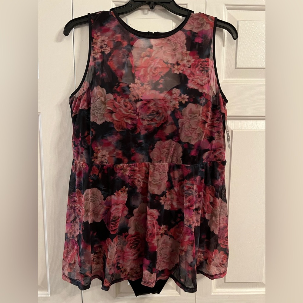 Torrid plus size floral swimsuit size 3- DD/F bra cup